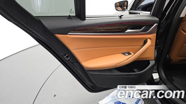 BMW 5 Series (G30) 520i Luxury 2023 — фото 31