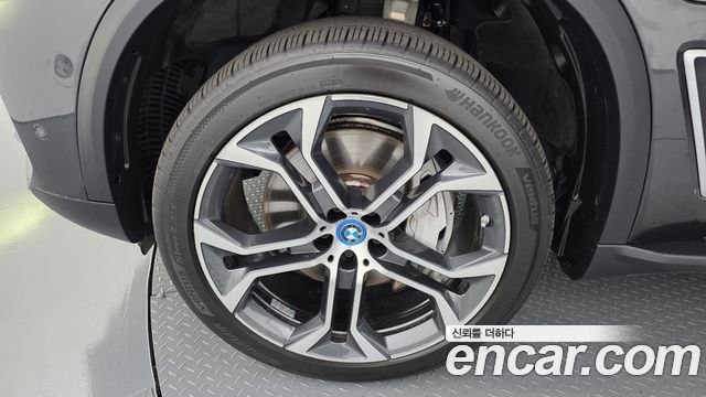 BMW X5 (G05) xDrive 45e xLine 2022 — фото 27