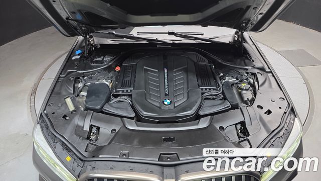 BMW 7 Series (G11) M760Li xDrive 2021 — фото 6