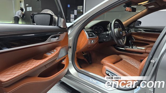 BMW 7 Series (G11) M760Li xDrive 2021 — фото 10