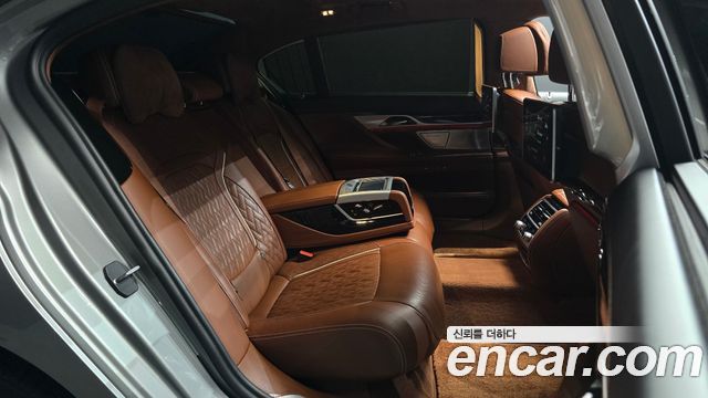 BMW 7 Series (G11) M760Li xDrive 2021 — фото 11