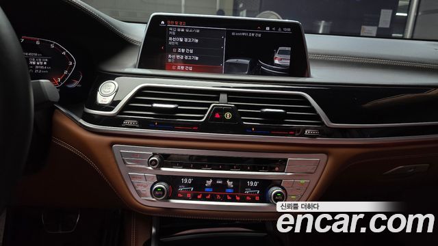 BMW 7 Series (G11) M760Li xDrive 2021 — фото 16