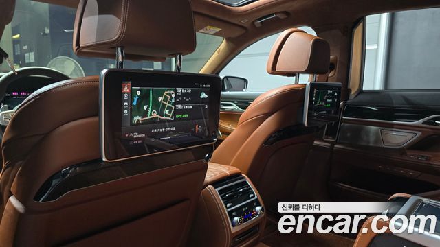BMW 7 Series (G11) M760Li xDrive 2021 — фото 18