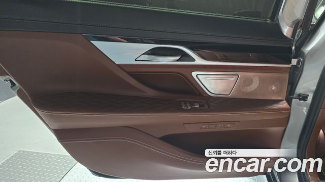BMW 7 Series (G11) M760Li xDrive 2021 — фото 25