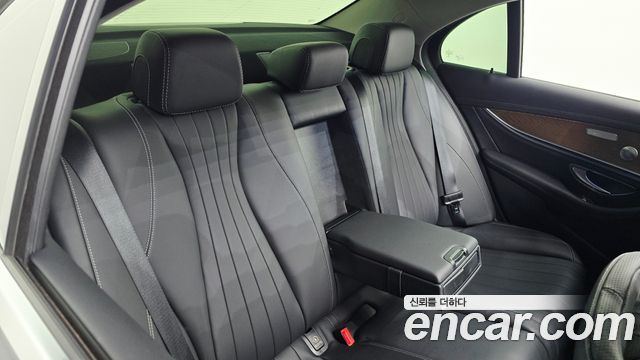 Mercedes-Benz E-Class (W213) E300 4MATIC Exclusive 2020 — фото 11