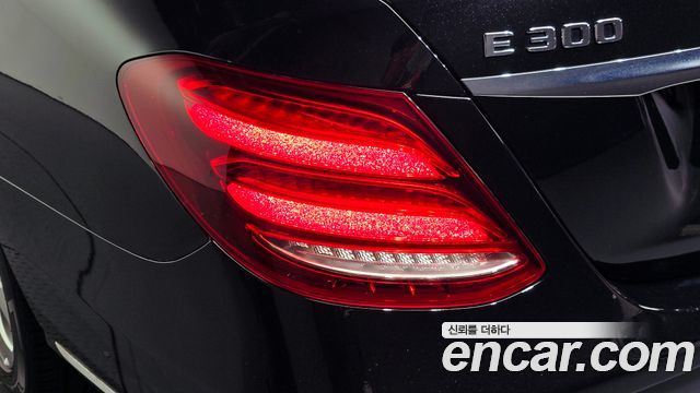 Mercedes-Benz E-Class (W213) E300 4MATIC Exclusive 2020 — фото 23