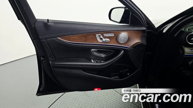 Mercedes-Benz E-Class (W213) E300 4MATIC Exclusive 2020 — фото 24