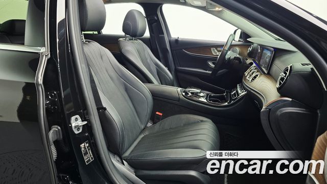 Mercedes-Benz E-Class (W213) E300 4MATIC Exclusive 2020 — фото 26