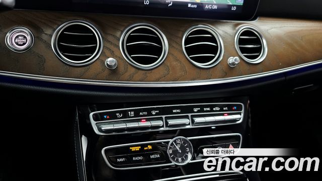 Mercedes-Benz E-Class (W213) E300 4MATIC Exclusive 2020 — фото 31