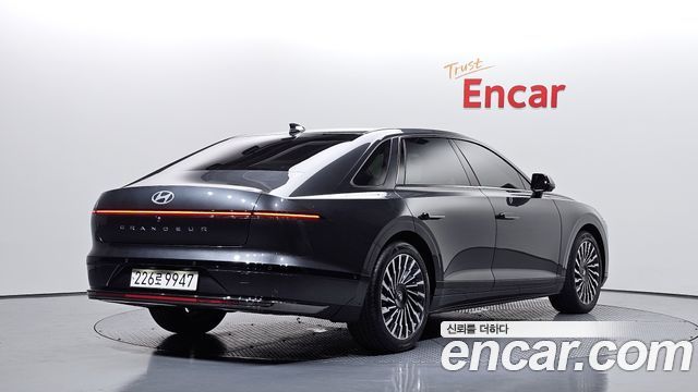 Hyundai Grandeur (GN7) 2,5 Gasoline 2WD Calligraphy 2023 — фото 2