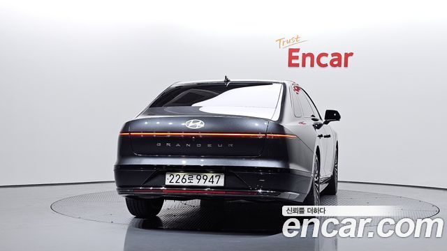 Hyundai Grandeur (GN7) 2,5 Gasoline 2WD Calligraphy 2023 — фото 4