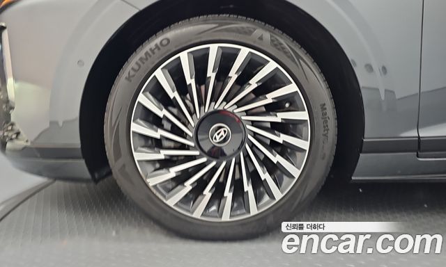 Hyundai Grandeur (GN7) 2,5 Gasoline 2WD Calligraphy 2023 — фото 5