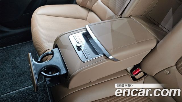 Hyundai Grandeur (GN7) 2,5 Gasoline 2WD Calligraphy 2023 — фото 35