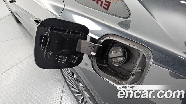 Hyundai Grandeur (GN7) 2,5 Gasoline 2WD Calligraphy 2023 — фото 40