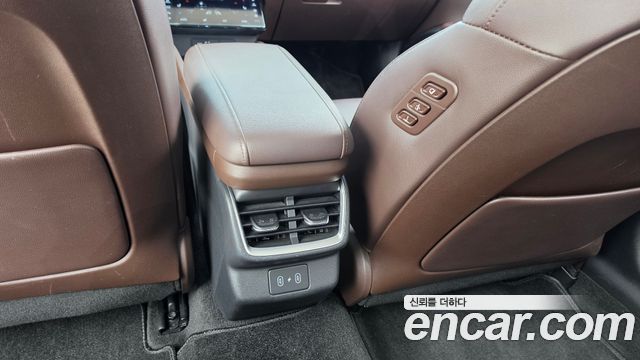 Hyundai Grandeur (GN7) 2,5 Gasoline 2WD Exclusive 2023 — фото 16