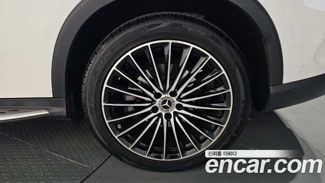 Mercedes-Benz GLC-Class (X254) GLC300 4MATIC AMG Line 2023 — фото 21