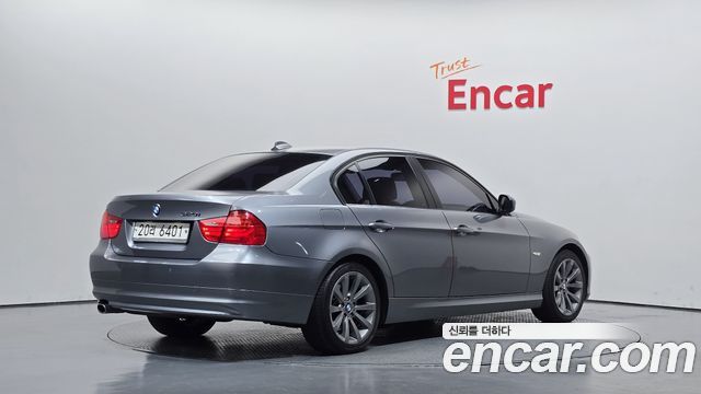 BMW 3 Series (E90) 320i Sedan CP 2011 — фото 2