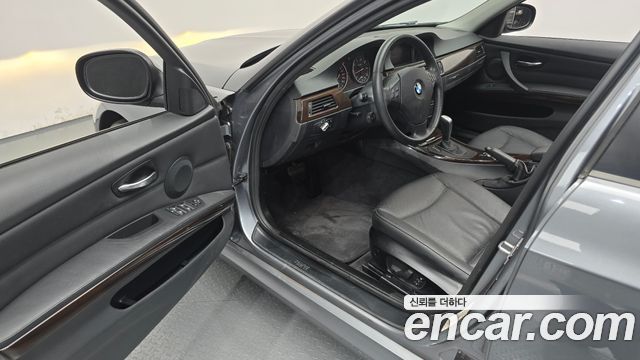 BMW 3 Series (E90) 320i Sedan CP 2011 — фото 10