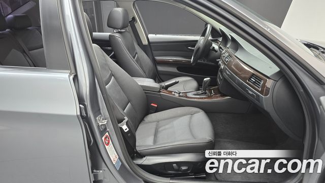 BMW 3 Series (E90) 320i Sedan CP 2011 — фото 11