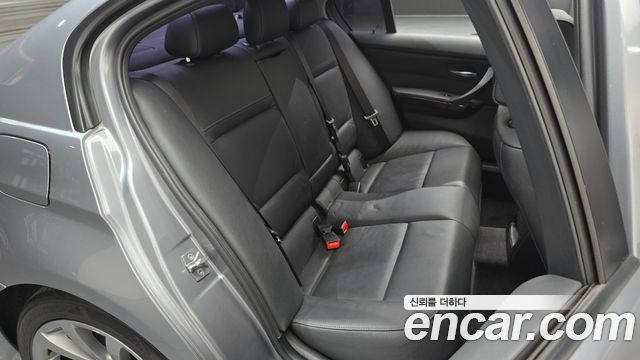BMW 3 Series (E90) 320i Sedan CP 2011 — фото 12