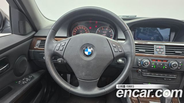 BMW 3 Series (E90) 320i Sedan CP 2011 — фото 13