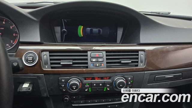 BMW 3 Series (E90) 320i Sedan CP 2011 — фото 16