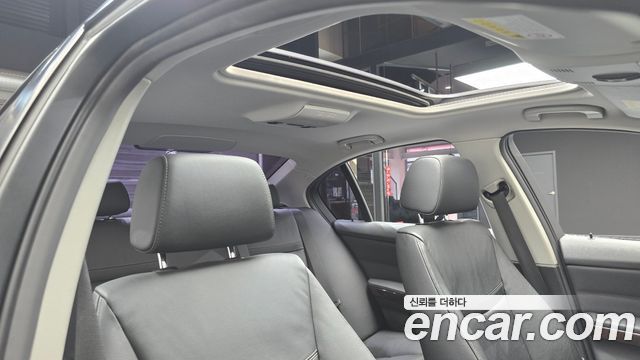 BMW 3 Series (E90) 320i Sedan CP 2011 — фото 19