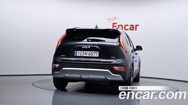 Kia Niro Prestige 2024 — фото 4