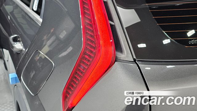 Kia Niro Prestige 2024 — фото 23
