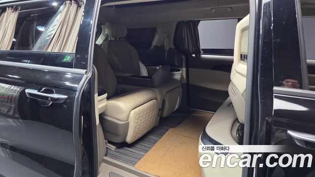 Kia Carnival (IV) HEV 4-Seater Hi Limousine Signature 2025 — фото 12