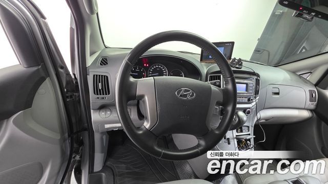 Hyundai Grand Starex Van 3-Seater Smart 2021 — фото 13