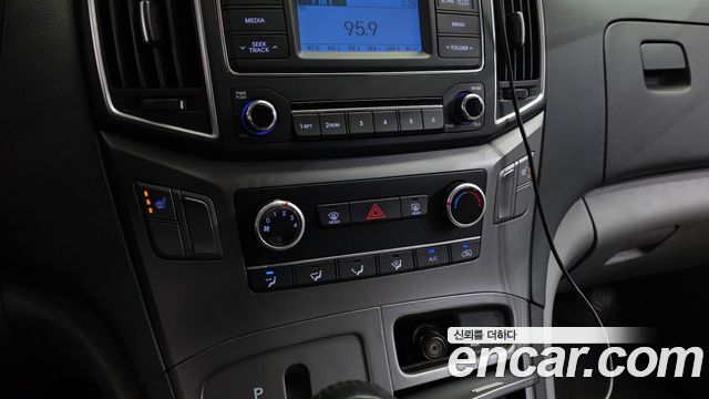 Hyundai Grand Starex Van 3-Seater Smart 2021 — фото 16