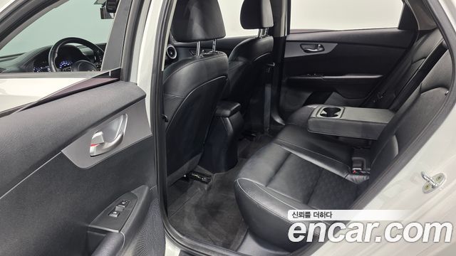 Kia K3 (II) 1.6 Prestige 2022 — фото 12