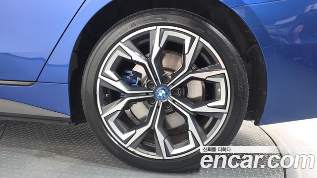 BMW i4 eDrive40 M Sports Pro 2023 — фото 21