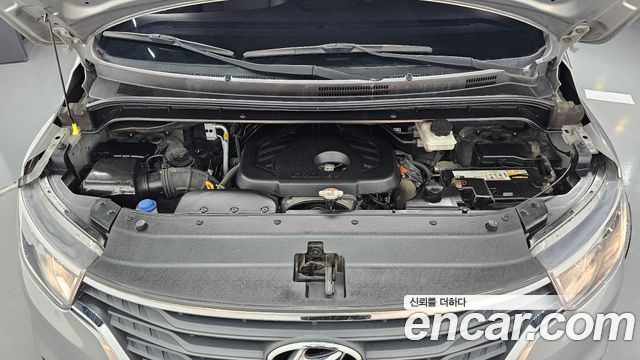 Hyundai Grand Starex Van 3-Seater Smart 2019 — фото 6