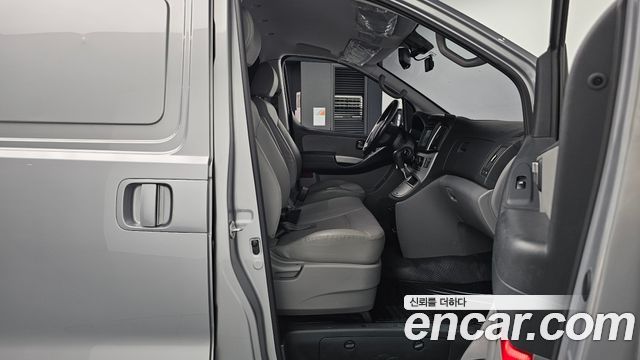 Hyundai Grand Starex Van 3-Seater Smart 2019 — фото 11