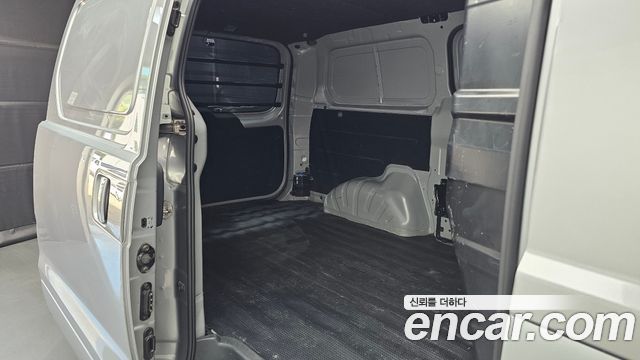 Hyundai Grand Starex Van 3-Seater Smart 2019 — фото 26