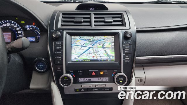 Toyota Camry Hybrid XLE 2013 — фото 14
