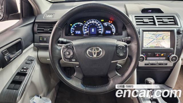 Toyota Camry Hybrid XLE 2013 — фото 15