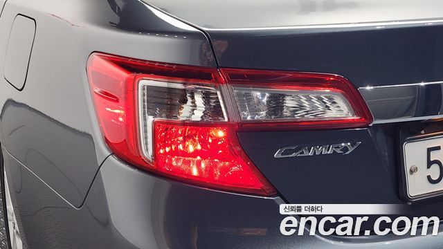 Toyota Camry Hybrid XLE 2013 — фото 23