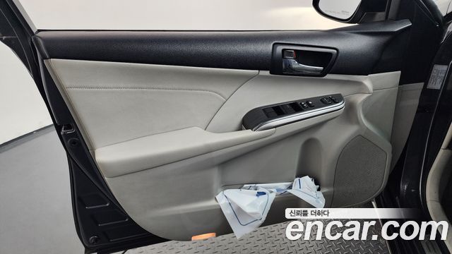 Toyota Camry Hybrid XLE 2013 — фото 24