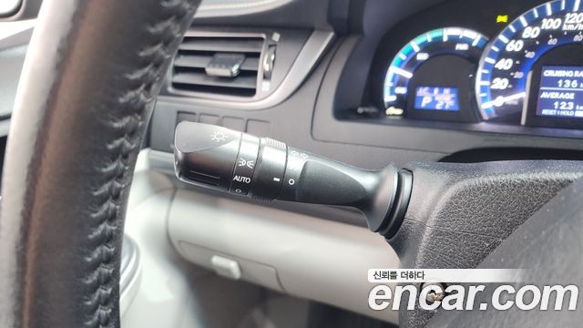 Toyota Camry Hybrid XLE 2013 — фото 28