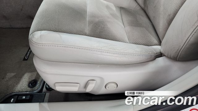 Toyota Camry Hybrid XLE 2013 — фото 29