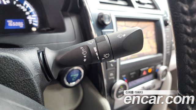 Toyota Camry Hybrid XLE 2013 — фото 30