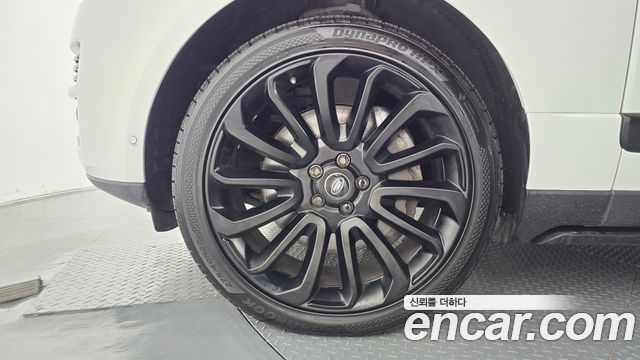 Land Rover Range Rover (IV) 4.4 SDV8 AB LWB DIESEL 2017 — фото 5
