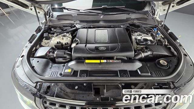 Land Rover Range Rover (IV) 4.4 SDV8 AB LWB DIESEL 2017 — фото 6