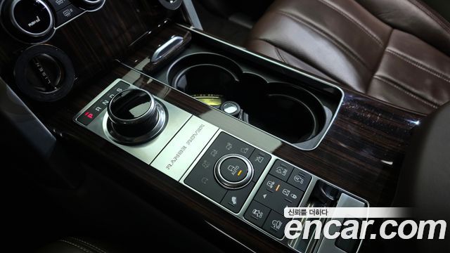 Land Rover Range Rover (IV) 4.4 SDV8 AB LWB DIESEL 2017 — фото 9