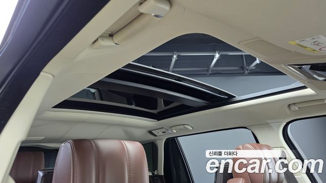 Land Rover Range Rover (IV) 4.4 SDV8 AB LWB DIESEL 2017 — фото 19
