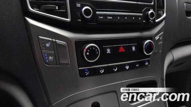 Hyundai Grand Starex Van 5-Seater Modern 2019 — фото 16