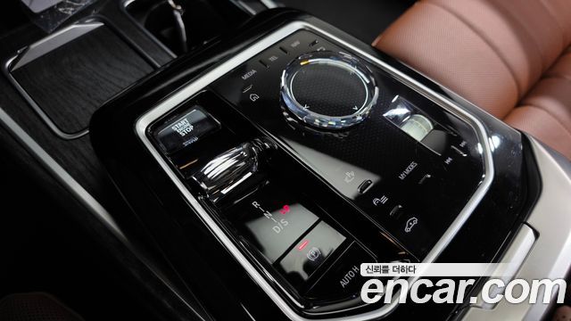 BMW 7 Series (G70) 740i xDrive M Sport 2024 — фото 9